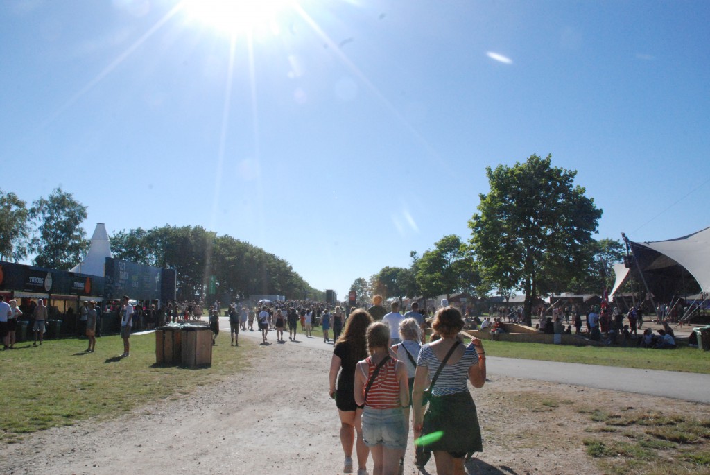 Folket blev lukket ind på pladsen 